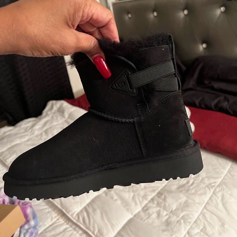 Size 5 UGGS BRAND NEW NEVER WORN